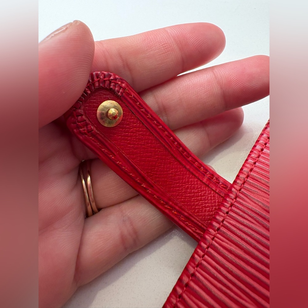 Louis Vuittom Epi Wallet - Picture 3 of 16